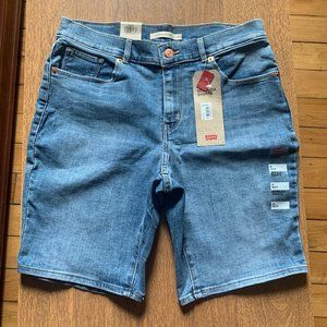 NWT LEVI’S Shorts 29 Light Wash Bermuda